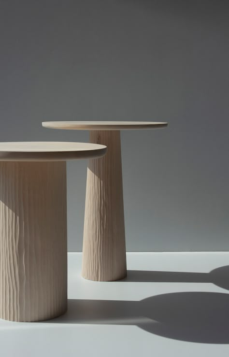 European Interior Design, Pedestal Tables, Standing Table, Soft Minimalism, Home Decor Blog, Furniture Side Tables, Furniture Renovation, Pedestal Table, Furniture Details