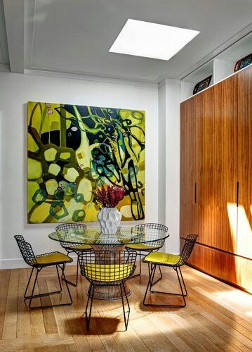 Yellow Yellow Chairs, Bertoia Chair, Big Vase, Wooden Cupboard, Artistic Painting, Manhattan Apartment, Garden Terrace, Wooden Floors, Soyut Sanat Tabloları