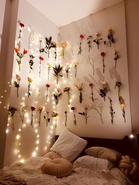 VSCO - humble abode {TOO MANY REPUBLISHES TO COUNT WHAAAAAAT tHaNkS fRiEnDs who knew my dorm room would be all over the internet} | heatherhedley Hygge Bedroom, Nice Homes, Floral Bedroom, Bedrooms Ideas, Dorm Room Inspiration, Bohemian House, College Dorm Decorations, Room Deco, Aesthetic Rooms