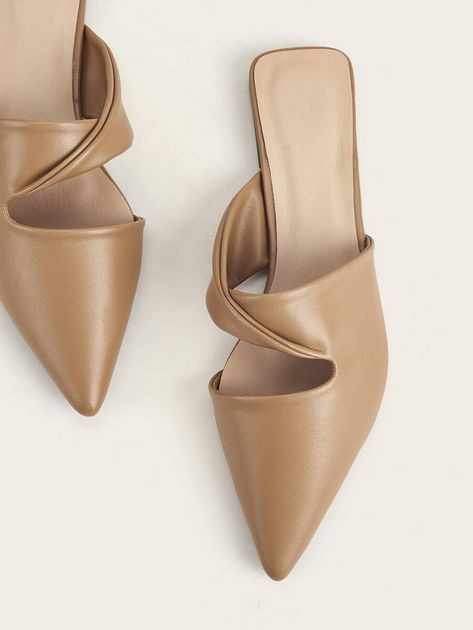 Cut Out Point Toe Flat Mules | SHEIN USA Outfit 2022, Plus Size Spring, Chubby Fashion, Plus Size Outfit, Women Flats, Flat Mules, Shoe Last, Plus Size Fashion For Women, Pointed Toe Flats