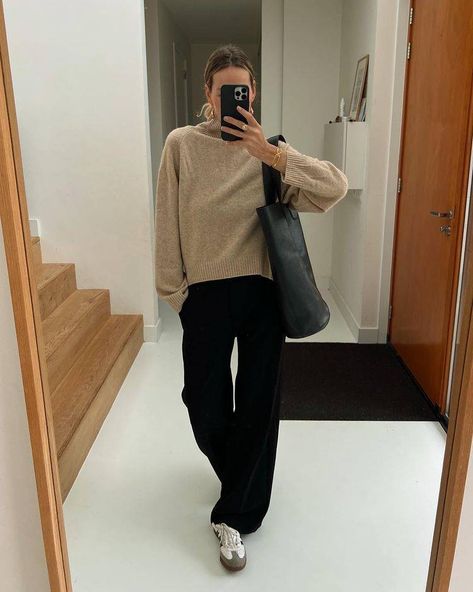 The Best Beige Jumpers to Make You Look Rich | Who What Wear UK Beige Jumper Outfit, Oversized Jumper Outfit, Wool Sweater Outfit, Beige Sweater Outfit, Cashmere Sweater Outfit, Beige Jumper, Jumper And Jeans, Anouk Yve, Fall Winter Capsule Wardrobe