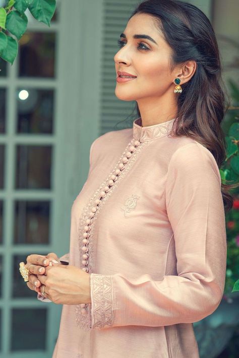 Neck design collar design sleeve design beautiful tops jumka Annus Abrar, Collar Kurti Design, Direct Deposit, Beautiful Tops, Resham Embroidery, Latest Dress Design, Stylish Short Dresses, Beautiful Pakistani Dresses, Cotton Kurti Designs