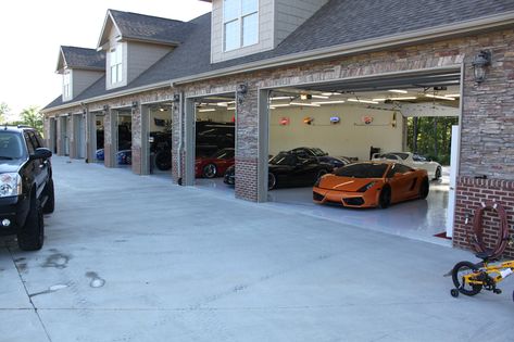 The best of the best ultimate dream car garages showcasing millionaire car collections. Cool Garages, Ultimate Garage, Dream Car Garage, Luxury Garage, Modern Garage, Man Cave Garage, Garage Design, Garage House, Diy Garage