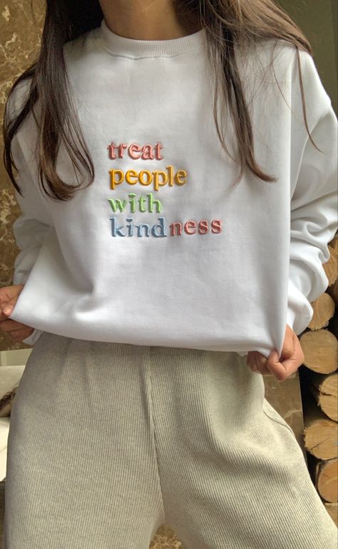 Treat People With Kindness Sweatshirt, Embroidery Designs On Sweatshirts, Embroidery Ideas Aesthetic, Diy Hoodie Design, Merch Design Ideas, Hoodie Design Inspiration, Quote Hoodies, Branded Merch, Sweatshirt Design Ideas