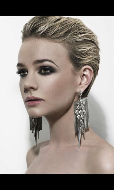 Cool slick back short hair. Evening glam Swept Back Hair, Hairstyle Short, Video Inspiration, Carey Mulligan, Hair 2018, Slicked Back Hair, Slick Hairstyles, Work Hairstyles, Penteado Cabelo Curto