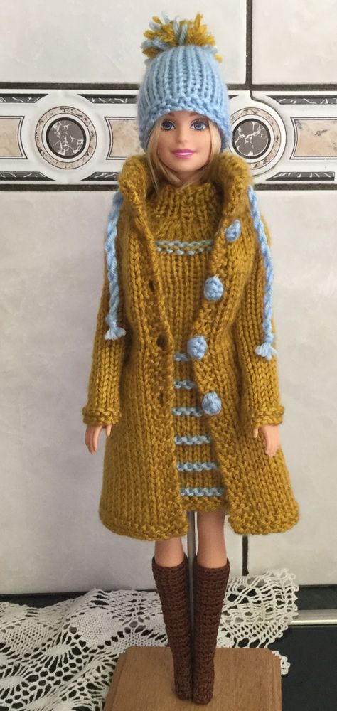 Me encanta, completo. Crochet Dolls Clothes, Crochet A Bear, Bear Ideas, Cutest Crochet, Knitting Doll, Barbie Knitting Patterns, Barbie Dress Pattern, Barbie Doll Clothing Patterns, Knitting Dolls Clothes