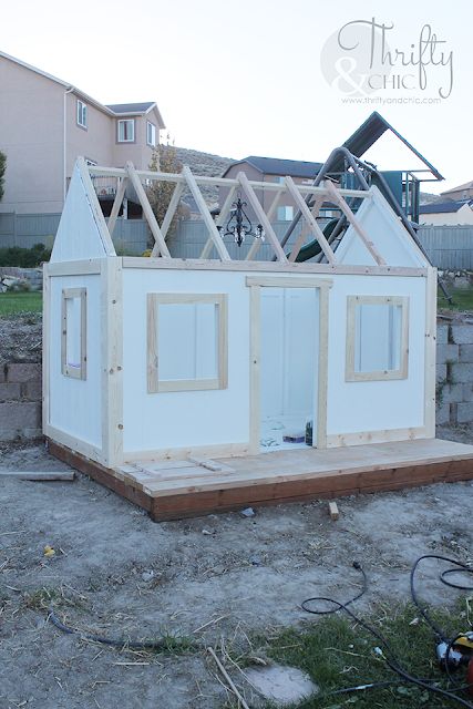 Kids Outdoor Playhouse, Diy Outdoor Playhouse, Outdoor Kids Playhouse, Build A Farmhouse, Outside Playhouse, Kids Playhouse Outdoors, Diy Decorating Ideas, Outdoor Playhouse, Playhouse Plans