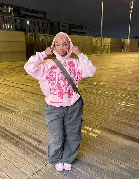 Pink Hoodie Outfit, Girly Streetwear, Modest Streetwear, Pakaian Hipster, Pink Streetwear, Streetwear Mode, Tomboy Outfits, Tomboy Style Outfits, Sport Style