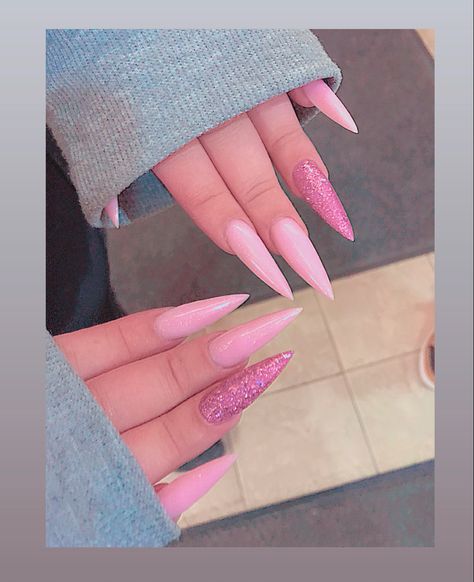 Pink Pointy Acrylic Nails, Cute Nails Acrylic Stilettos, Pink Stelito Nails, Pink Stilleto Nails With Rhinestones, Sharp Nails Pink, Pink Stellio Nails, Pink French Stiletto Nails, Long Baby Pink Acrylic Nails, Long Nail Designs Stilettos