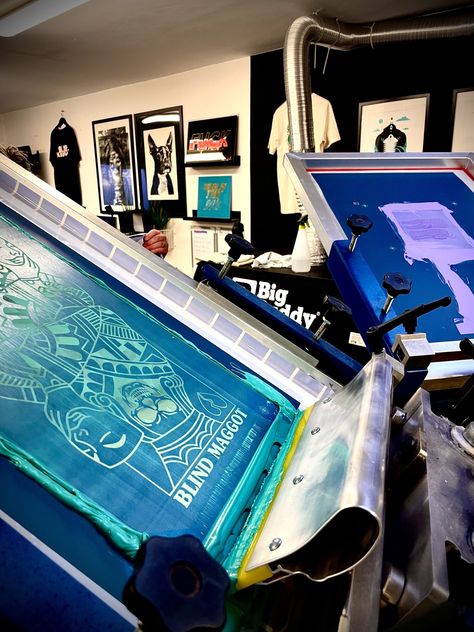 START SCREEN PRINTING FROM SCRATCH; WHAT WOULD WE DO? | Squeegee & Ink How To Screen Print At Home, Screen Printing Supplies, Screen Printing Studio, Leavers Hoodies, Cleaning Screens, Start Screen, Screen Printer, Printing Press, Screen Print