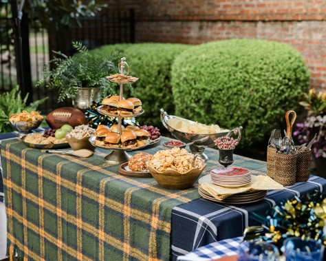 Dinner with Friends: Hosting a Tailgate Party Elegant Tailgate Party, Tailgate Theme Party, Polo Tailgate, Pot Roast Sliders, Southern Tailgate, Football Tray, Tailgate Decor, Coconut Pecan Cookies, Frito Corn Salad