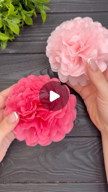 How To Tissue Paper Flowers, Craft Paper Flowers How To Make, Diy Flowers Tutorial, Easy Tissue Paper Flowers Diy, Making Flower With Paper, Tissue Paper Flower Centerpiece, Tissue Paper Party Decorations, Flower Making Ideas Paper, Making Flowers With Tissue Paper