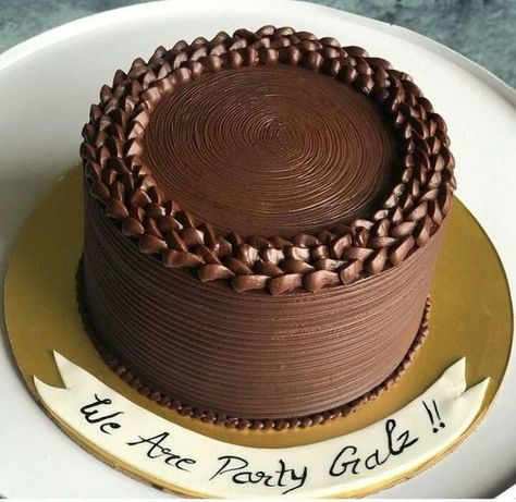 Simple Chocolate Truffle Cake Design, Chocolate Cake Designs For Men, Simple Chocolate Cake Designs Birthday, Ganache Cake Design, Chocolate Cake Decoration Elegant, Chocolate Ganache Cake Design, Elegant Chocolate Cake Design, Truffle Cake Decoration, Simple Chocolate Cake Design