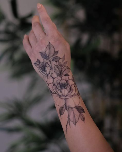 Wrist Hand Tattoos For Women, Shading Tattoos, Wrist Hand Tattoo, Money Rose Tattoo, Rose Tattoo Stencil, Wrist Bracelet Tattoo, Rose Tattoo Forearm, Watercolor Rose Tattoos, Realistic Rose Tattoo