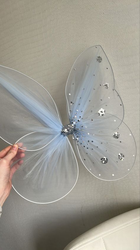 Diy Fairy Wings With Tulle, Diy Fairy Wings Easy, Diy Fairy Wings Tutorial, Make Butterfly Wings, Fabric Fairy Wings, Fabric Butterfly Diy, Diy Butterfly Wings, Butterfly Wings Diy, Fairy Birthday Themes