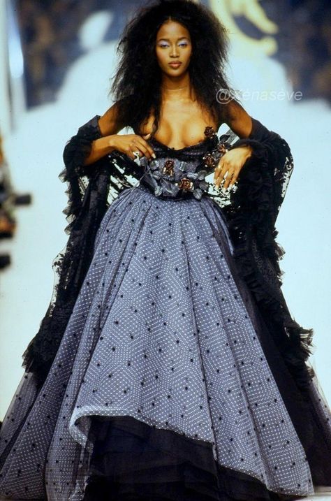 vivienne westwood, vintage vivienne westwood, naomi campbell, 90s supermodels Punk Mode, Vivienne Westwood Fashion, Epic Clothing, 90s Runway Fashion, Runway Fashion Couture, Vintage Runway, Runway Outfits, The Vivienne, New Looks