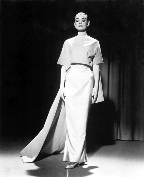 Couldn't You Just Picture This Train Gracing the Red Carpet Today? Audrey Hepburn Givenchy, Audrey Hepburn Funny Face, Audrey Hepburn Dress, Audrey Hepburn Photos, Vogue France, Audrey Hepburn Style, Hepburn Style, Fred Astaire, Pixie Pants