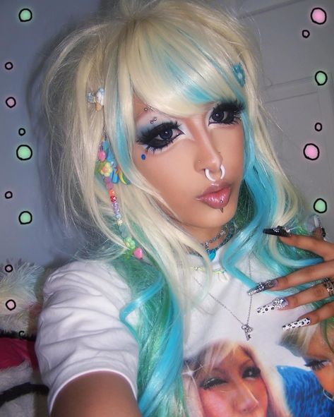 bluuuuueee🌀🐬🌺✨🌈 shirt by bae @chogongal nails also by bae @klawzbymarkus ^_^💕💅🏼 lenses from @pinkyparadisedotcom in g&g big circle blue #gyaru #manbagyaru #ギャル #gaijingyaru Blue Gyaru Outfit, Gyaru Lagoona, Blue Gyaru, Manba Gyaru, Gyaru Aesthetic, Gyaru Style, Body References, Gyaru Makeup, Body Reference