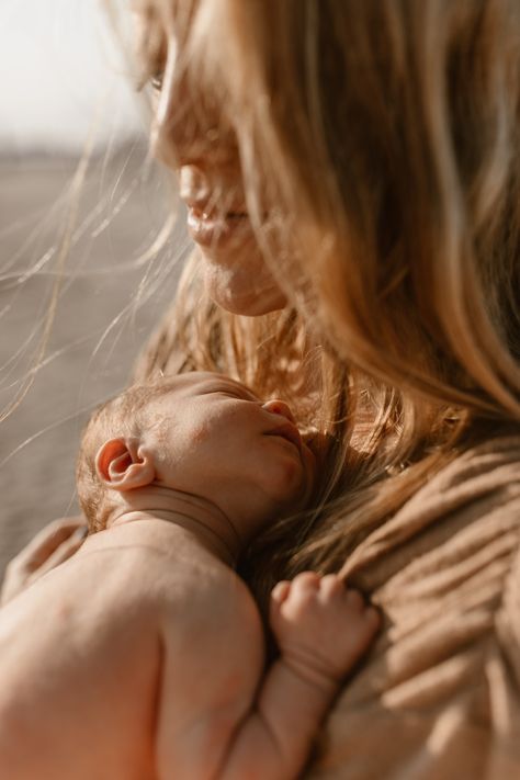 Newborn Beach Photography, Outdoor Newborn Photos, Outdoor Family Photos Fall, Outdoor Newborn Photography, Motherhood Photos, Lifestyle Newborn Photos, Newborn Family Photos, Newborn Mom, Outdoor Family Photos