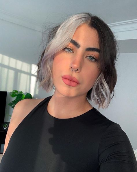 Color Block Black And White Hair, Blonde Colour Block Hair, Blonde Brunette Color Block, Color Blocking On Short Hair, Block Color On Short Hair, 4 Quadrant Hair Color, Short Black White Hair, Short Black Blonde Hair, Blonde Color Block Hair Short