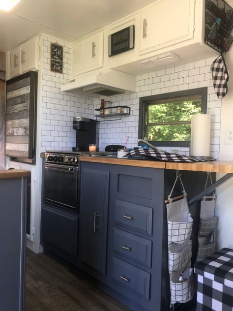 26ft Camper Remodel, Prowler Trailer Remodel, Camper Cupboards Remodel, Static Caravan Kitchen Ideas, Terry Camper Remodel, Camper Renovation Color Schemes, Glamper Camper Interior, Old Fifth Wheel Remodel, Travel Trailer Color Schemes