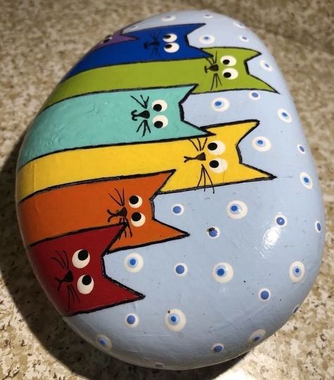 Painted Rock Cat, Cat Painted Rocks, Painted Rocks Cats, Painted Rock Animals, Diy Rock Art, Art Pierre, Stone Art Painting, Glass Art Projects, Painted Rocks Craft