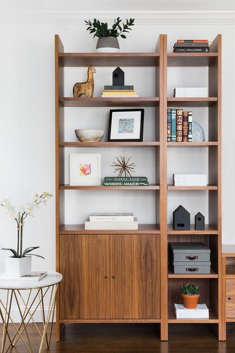 BEFORE + AFTER - A BRIGHT & HAPPY LIVING ROOM - Oh, I Design Studio West Elm Bookshelf, Happy Living Room, Interior Design Art Deco, Happy Living Rooms, Bookcase Living Room, Bookshelf Living Room, Styling A Bookcase, Living Room Shelf, Narrow Rooms