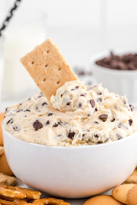 cookie dough dip Chocolate Chip Cookie Dough Dip, Cookie Dough Dip Recipe, Chip Recipes, Cookie Dough Dip, Easy Chocolate Chip Cookies, Recipe Dessert, Dessert Dips, Bake Dessert, Chocolate Chip Recipes