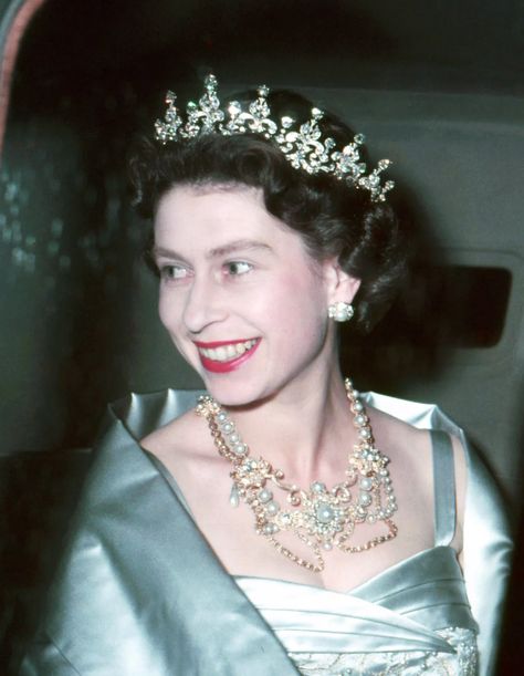 Princesa Elizabeth, Young Queen Elizabeth, Rainha Elizabeth Ii, Queen Alexandra, Reine Elizabeth Ii, Reine Elizabeth, Royal Tiaras, Elisabeth Ii, Princess Elizabeth