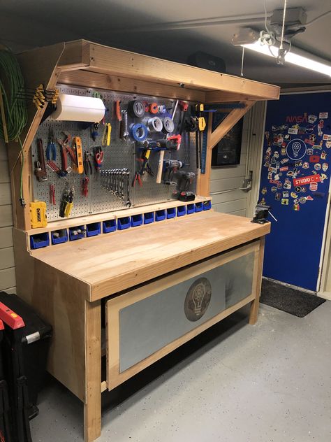 Garage Workbench Plans, Building A Workbench, Garage Organisation, Garage Workshop Organization, Workbench Plans Diy, Garage Organization Diy, Woodworking Shop Projects, Tool Storage Diy, Diy Workbench