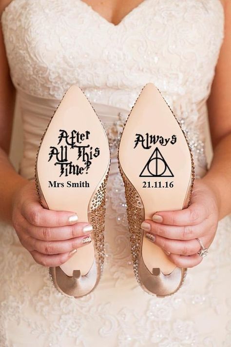 Disney Wedding Shoes, Stickers Harry Potter, Harry Potter Shoes, Citate Harry Potter, Stile Harry Potter, Harry Potter Wedding Theme, Modele Fitness, Harry Potter Disney, Buku Harry Potter