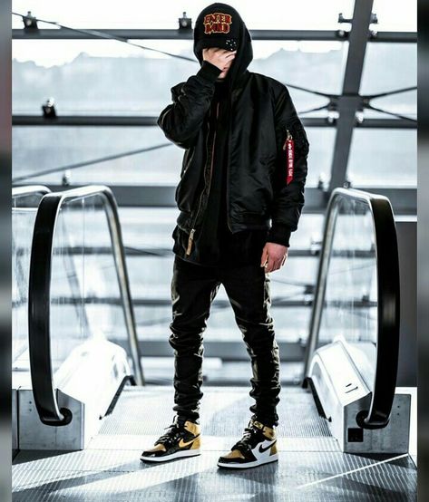 Hoodie Outfit Men Streetwear, Nike Jordan Outfit, Jordans Outfit For Men, Mens Fashion Week Street Style, Hoodie Outfit Men, Jordan Outfit, Mens Fashion Wedding, Smart Casual Wear, Mens Casual Outfits Summer