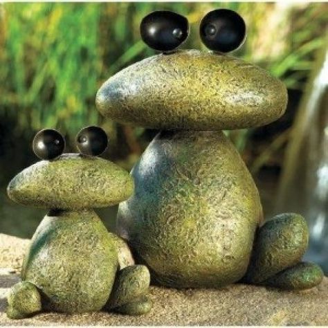 Garden Frog Decor, Caillou Roche, Garden Frogs, Garden Rock Art, Frog Decor, Rock Garden Design, Rock And Pebbles, Pet Rocks, Unique Gardens