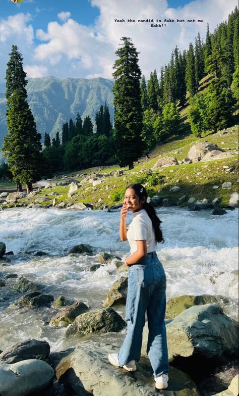 Picture Poses In Mountains, Photoshoot Ideas On Mountain, Athletic Poses For Pictures, Pics In Kashmir, Mountain Pics Poses, Srinagar Photography Poses, Jammu Kashmir Travel Outfits, Photography In Kashmir, Photo Poses In Kashmir