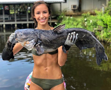 8,940 Likes, 260 Comments - Alyssa Schreiber (@alyfromalabama) on Instagram: “Hey y’all! So, I listened to your suggestions and I uploaded the footage from my hunt onto my…” Hanna Barron, Hannah Barron, Fishing Photos, Celebrities Then And Now, Celebrities Before And After, Lake Fishing, Fishing Girls, Best Fishing, Wholesome Memes