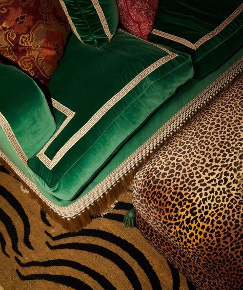 💾 Files under: animal print inspo 1: @barlowandbarlow 2: @samanthatodhunterdesign 3. @studioashby #animalprintlover #interiordesigngoals #leopardprinteverything #interiordesigninspo Hollywood Regency Home, Home Library Rooms, Statement Sofa, Living Room Built Ins, Upholstery Diy, Goth Home, Goth Home Decor, Sofa Colors, Cinema Room