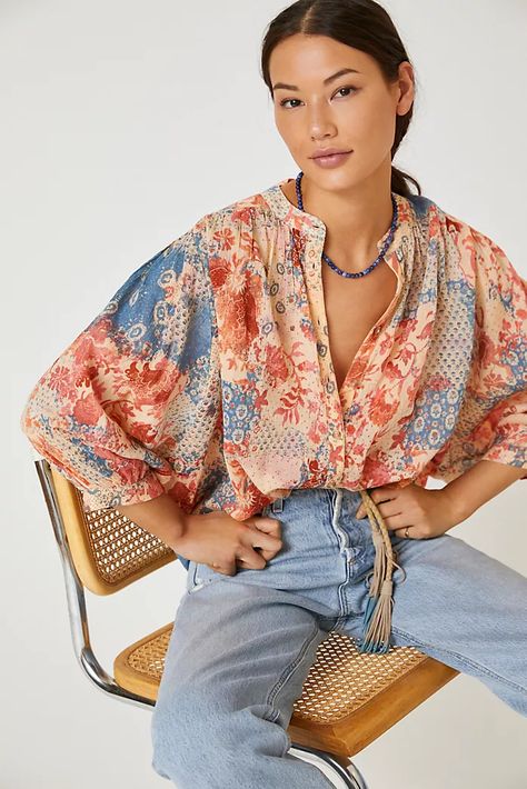 pilcro Fashion Makeover, Batwing Blouse, Style Aesthetic, Future Fashion, Anthropologie Top, Premium Denim, Batwing Sleeve, Dolman Sleeve, Floral Tops