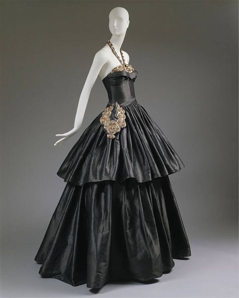 Style History: Jeanne Lanvin | An Historian About Town Lanvin Dress, Charles James, Jeanne Lanvin, 30s Fashion, Costume Institute, Vintage Gowns, 1930s Fashion, Antique Clothing, فستان سهرة