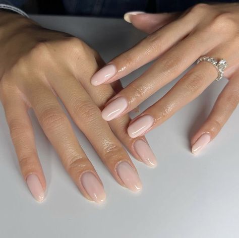 Nude Mani Pedi, Clean Acrylic Nails, Clean Nails Aesthetic, Attractive Nails, Minimal Nails, Casual Nails, Classic Nails, Oval Nails, Neutral Nails