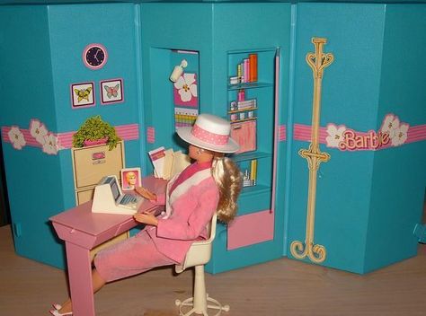 Barbie - Home and Office Playset, 1980s (they just don't make toys as genius as the 80s anymore... mine is rather complete I think) 1980s Barbie, Barbie 80s, Barbie Playsets, Old School Toys, Barbie Toys, Im A Barbie Girl, Barbie Dream, Barbie Accessories, Barbie I