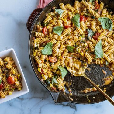 Easy Corn Pasta by Ree Drummond Easy Corn Pasta Ree Drummond, Pioneer Woman Pantry Pasta, Pioneer Woman Corn Chowder Ree Drummond, Pioneer Woman Pasta Primavera, Pioneer Woman Pasta O’s, Spiral Pasta, Corn Pasta, Easy Corn, Cheesy Sauce