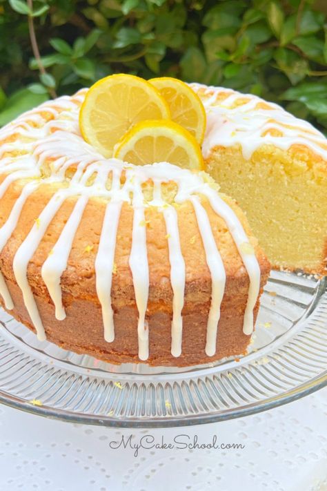 Lemon Mascarpone Pound Cake Mascarpone Pound Cake, Fruity Cakes, Boozy Cakes, Cream Cheese Cake Recipes, My Cake School, Lemon Mascarpone, Homemade Strawberry Cake, Buttermilk Pound Cake, Recipes From Scratch