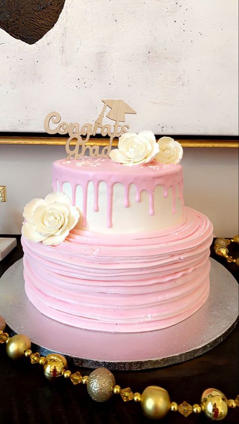 White And Pink Graduation Party, Pink And White Graduation Cake, Graduation Party Ideas Aesthetic Pink, Pink Graduation Cake Ideas, Pink And Gold Graduation Party Ideas, Pink Theme Graduation Party, Pink Graduation Cakes, Hot Pink Graduation Party, Pink And Gold Graduation Party