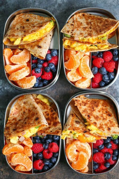 Ham, Egg and Cheese Breakfast Quesadillas - Meal prep ahead of time so you can have breakfast done right every morning! Less than 300 calories per serving! #turkeyrecipe #healthybreakfast Healthy Quesadilla, Eggs Cheese Breakfast, Breakfast Quesadillas, Menu Sarapan Sehat, Low Carb Wraps, Low Calorie Breakfast, Cheese Breakfast, Low Carb Meal, Egg And Cheese