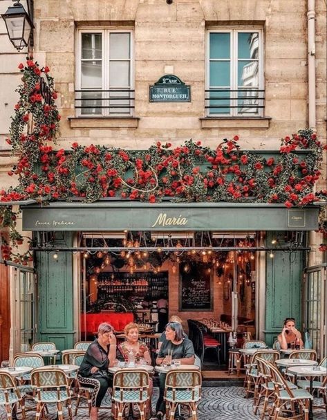 Paris Street Cafe, Instagrammable Restaurants, Streets In Paris, French Arch, Chocolate Eclairs, Restaurants In Paris, Kids Cafe, Shop Facade, Paris Architecture