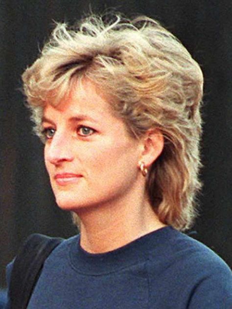 Diana Haircut, Diana Hair, Princess Diana Hair, Princess Diana Fashion, Princess Diana Photos, Princess Diana Family, Princes Diana, Diana Fashion, Second Job