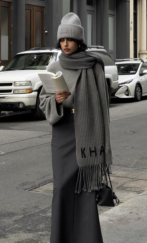 Neck Warmer Outfit, Grey Scarf Outfit Winter, Big Scarf Aesthetic, Big Winter Scarf Outfit, Thick Scarf Outfit Aesthetic, Gray Scarf Outfit, Hat Winter Outfit, Wool Scarf Outfit, Grey Scarf Aesthetic