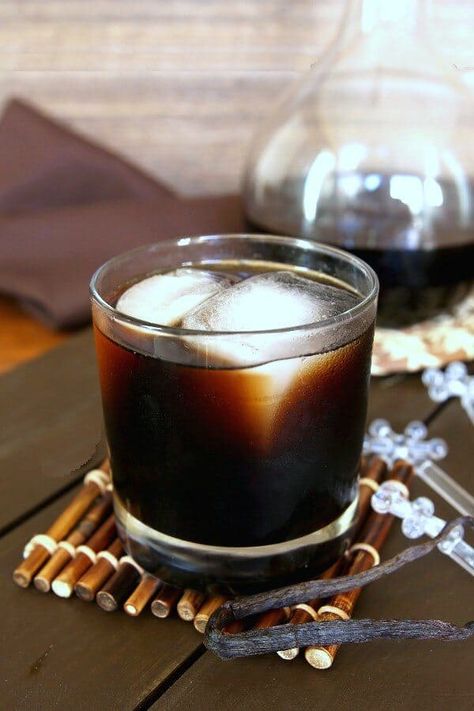 Homemade Kahlua has a perfect balance of sweetness that is shared with coffee and rum. Doesn't it sound good already? Aged for 2 to 3 weeks. DIY for a fantastic cocktail recipe to brag about - or to give away. #kahlua #homemadekahlua #cocktails #vegandrinks #vegancocktails #diykahlua #kahluacocktails Amaretto Drinks, Homemade Liqueur Recipes, Apple Broccoli Salad, Homemade Kahlua, Kahlua Recipes, Homemade Liqueur, Vegan Cocktails, Liqueur Recipes, Homemade Liquor