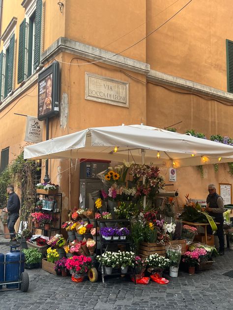 Flower Market Italy, Rome Streets, Italy Vibes, Moving To Italy, Italy Summer, Italian Summer, Florence Italy, Dream City, Travel Inspo