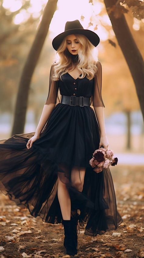 Gothic Photoshoot Ideas Dark Beauty, Gothic Casual Outfits, Witch Outfits Aesthetic, Mysterious Outfits, Glamour Goth, Witchy Outfits, Elegant Goth, Gothic Chic, Trendy Christmas Outfits